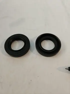 Artic Cat 0822-052 Arctic Rh 2qty Counter Shaft Seal Nos Oem Ac5