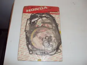 Honda 061b1-958-680 Brand New Oem Atc200 Top/bottom End Gasket Kit 1982-83