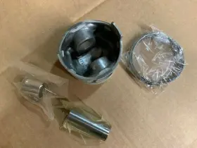 Kubota 16060-21110 Std Piston Kit New Oem
