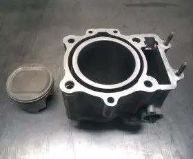 Suzuki 11211-09f20-0f0 02-03 Vinson Lt-a 500 Lt-f Engine Cylinder 11211-09f10-0f0 And Piston
