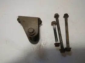 Yamaha 4xe-f1315-01-00 1999 Bear Tracker 2x4 Yfm250 250 Engine Motor Mounts