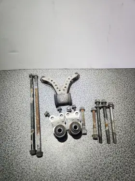 5nd-f1316-01-00 Yamaha Grizzly 450 4x4 Oem Engine Mounts Bolts Hardware Parts