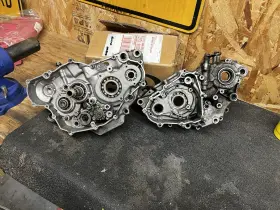 Yamaha 5tg00y-1 Carb Model Yfz450 Case Halves